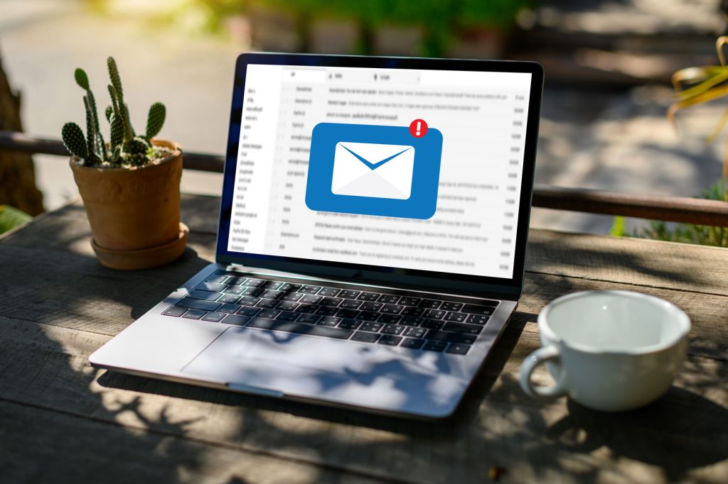 Es recomendable comprar listas de emails en 2023